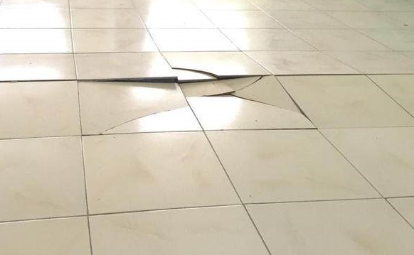 瓷砖地面出现空鼓起拱原因有哪些呢(瓷砖地面出现空鼓起拱原因有哪些呢视频) 瓷砖地面出现空鼓起拱原因有哪些呢(瓷砖地面出现空鼓起拱原因有哪些呢视频)